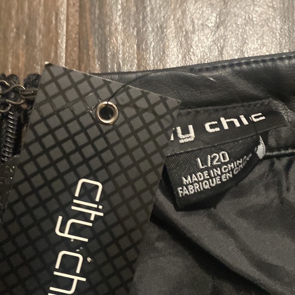 COPY - City Chic faux leather skirt - Picture 5 of 6